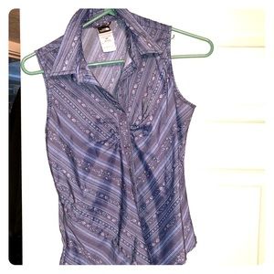 Women’s North Face sleeveless top size Small